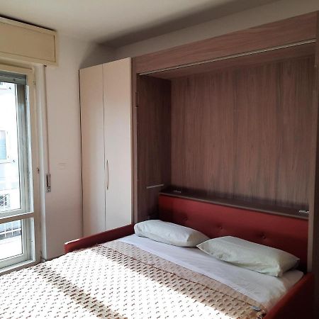 Adg Emilia 10 Appartamenti Del Garda Peschiera del Garda Dış mekan fotoğraf
