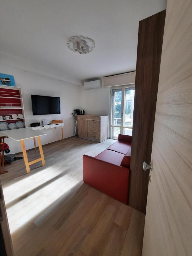 Adg Emilia 10 Appartamenti Del Garda Peschiera del Garda Dış mekan fotoğraf