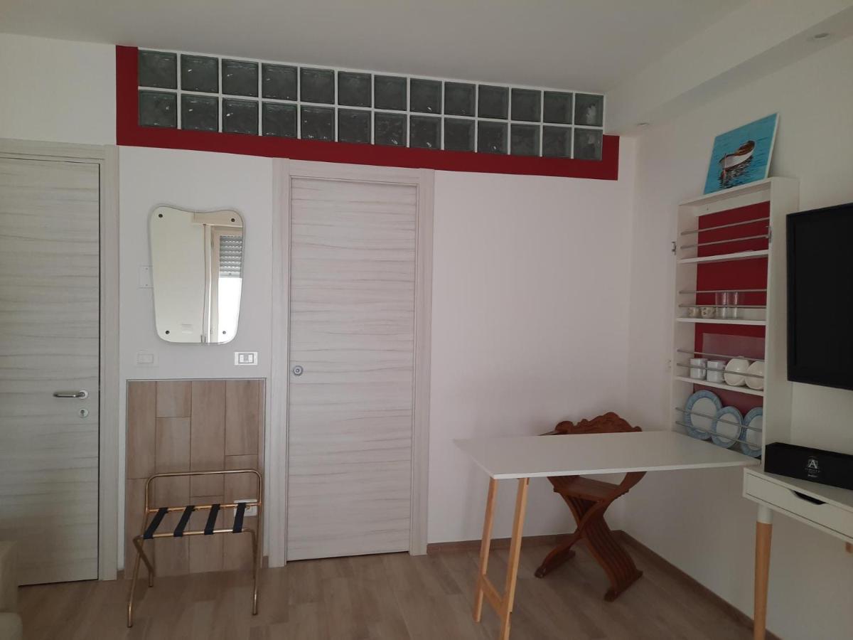 Adg Emilia 10 Appartamenti Del Garda Peschiera del Garda Dış mekan fotoğraf