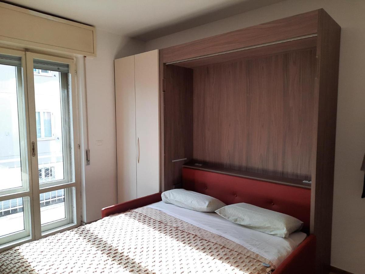 Adg Emilia 10 Appartamenti Del Garda Peschiera del Garda Dış mekan fotoğraf