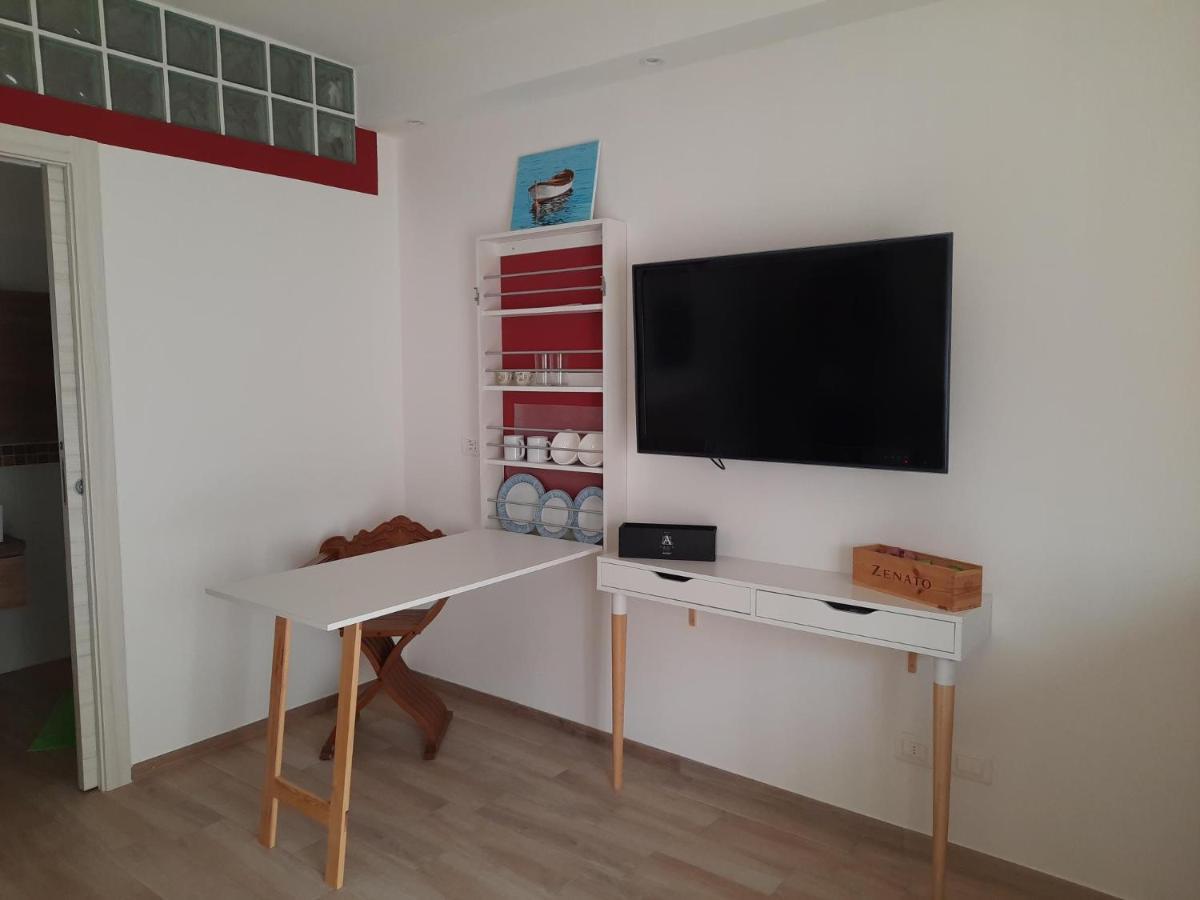 Adg Emilia 10 Appartamenti Del Garda Peschiera del Garda Dış mekan fotoğraf