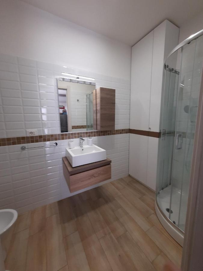 Adg Emilia 10 Appartamenti Del Garda Peschiera del Garda Dış mekan fotoğraf